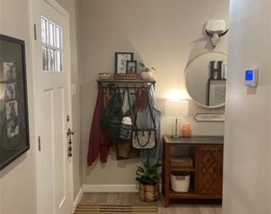 1638 Merchant Street - Photo Thumbnail 3