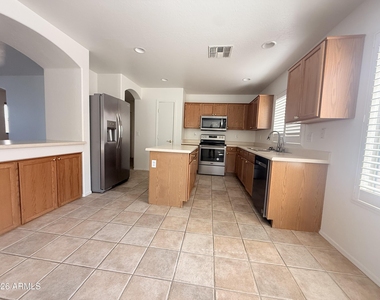 2618 N 107th Lane - Photo Thumbnail 2