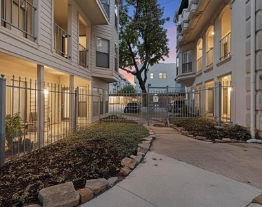 3105 San Jacinto Street - Photo Thumbnail 4