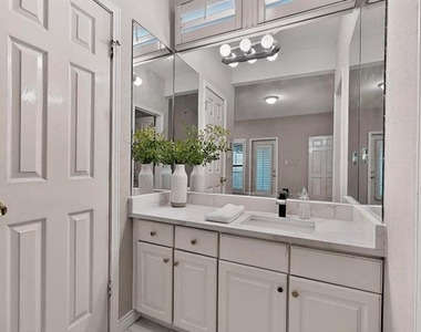 3105 San Jacinto Street - Photo Thumbnail 22