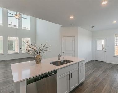 1275 Western Yarrow Avenue - Photo Thumbnail 7