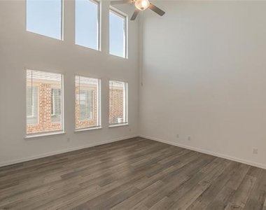 1275 Western Yarrow Avenue - Photo Thumbnail 3