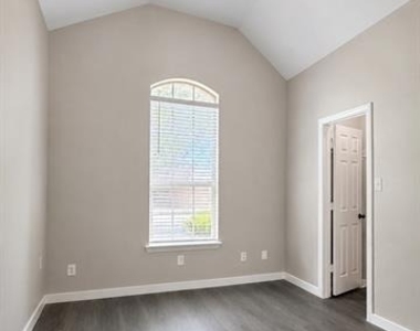 1501 Toucan Drive - Photo Thumbnail 4
