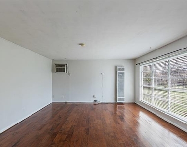 3721 Marks Place - Photo Thumbnail 12