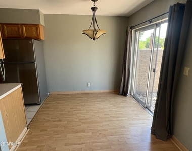2338 W Lindner Avenue - Photo Thumbnail 1