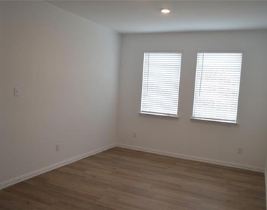 7924 Lindheimer Lane - Photo Thumbnail 5