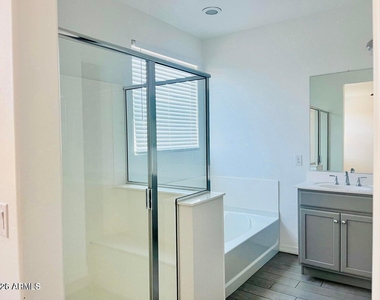 3637 S 57th Lane - Photo Thumbnail 2