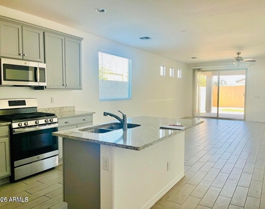 3637 S 57th Lane - Photo Thumbnail 4