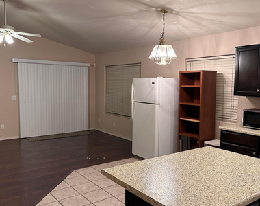 1616 W Kesler Lane - Photo Thumbnail 4