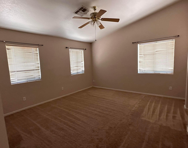 1616 W Kesler Lane - Photo Thumbnail 8