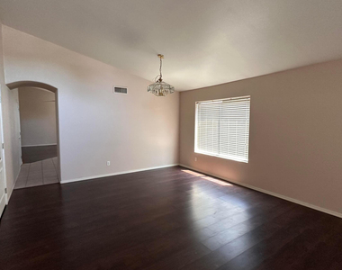1616 W Kesler Lane - Photo Thumbnail 3