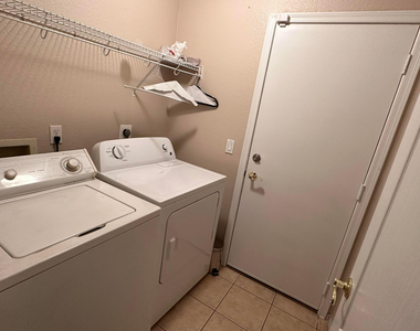 1616 W Kesler Lane - Photo Thumbnail 7