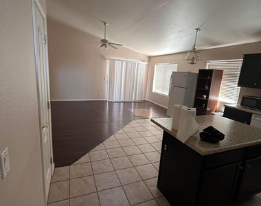 1616 W Kesler Lane - Photo Thumbnail 6