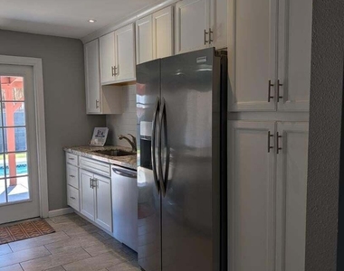 1711 S Hardy Drive - Photo Thumbnail 6