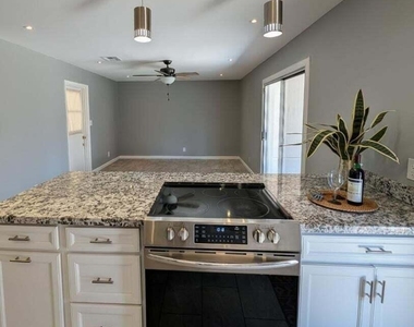 1711 S Hardy Drive - Photo Thumbnail 10