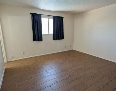 1711 S Hardy Drive - Photo Thumbnail 17