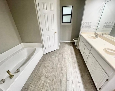 2 Hastings Court - Photo Thumbnail 11