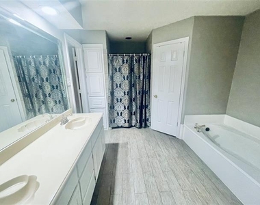 2 Hastings Court - Photo Thumbnail 9