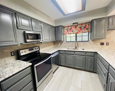 2 Hastings Court - Photo Thumbnail 2