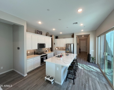 1910 N 141st Avenue - Photo Thumbnail 4