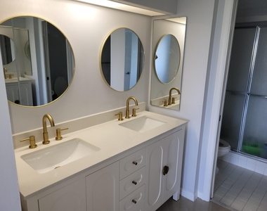 7878 Trent Drive - Photo Thumbnail 6