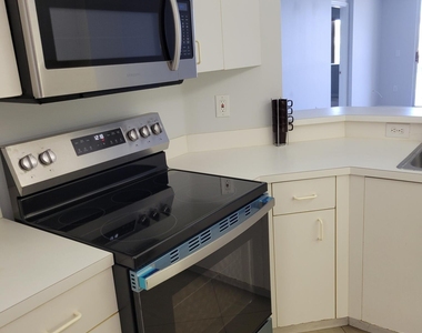 7878 Trent Drive - Photo Thumbnail 9