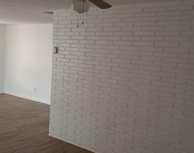 131 E Camphor Street - Photo Thumbnail 3