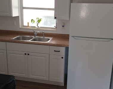 131 E Camphor Street - Photo Thumbnail 1