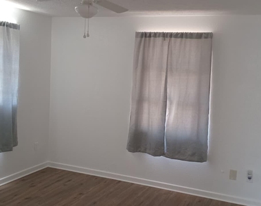 131 E Camphor Street - Photo Thumbnail 8