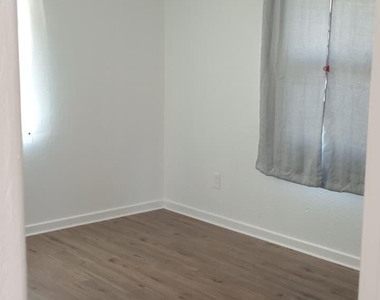 131 E Camphor Street - Photo Thumbnail 17