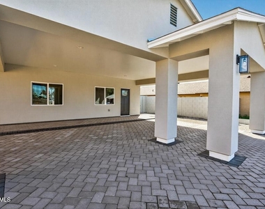 739 S Central Avenue - Photo Thumbnail 5