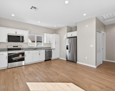 739 S Central Avenue - Photo Thumbnail 14