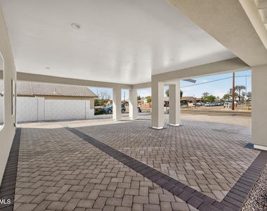 739 S Central Avenue - Photo Thumbnail 6