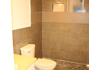 1920 N 65th Way - Photo Thumbnail 7