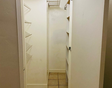 1301 N 12th Court - Photo Thumbnail 5