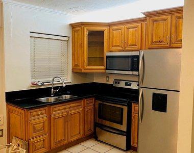 1301 N 12th Court - Photo Thumbnail 1