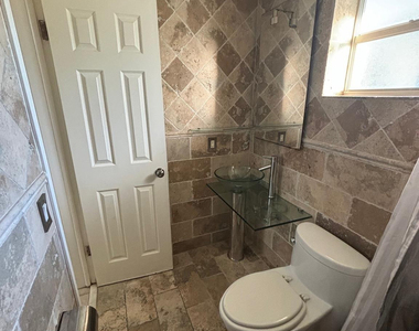 1301 N 12th Court - Photo Thumbnail 9