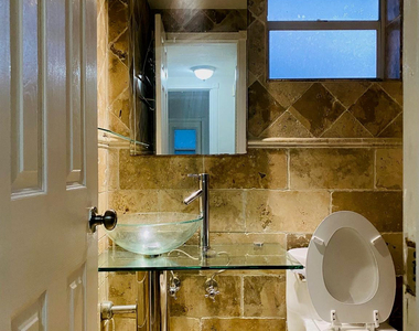 1301 N 12th Court - Photo Thumbnail 8