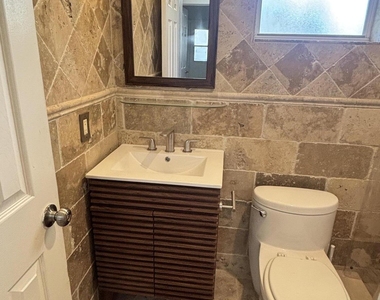 1301 N 12th Court - Photo Thumbnail 12