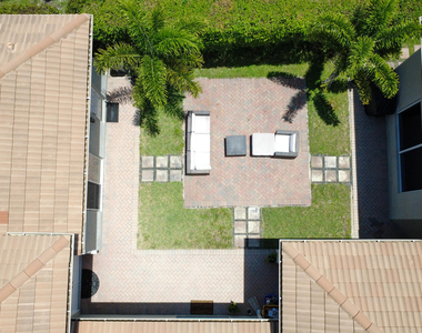 10122 Oak Meadow Lane - Photo Thumbnail 3