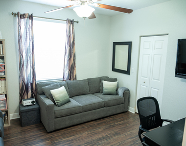 10122 Oak Meadow Lane - Photo Thumbnail 12