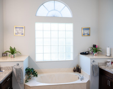 10122 Oak Meadow Lane - Photo Thumbnail 14