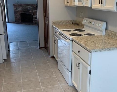 118 E Anderson Avenue - Photo Thumbnail 2