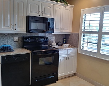 8045 Eastlake Drive - Photo Thumbnail 10