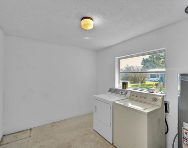160 Ne Bracken Road - Photo Thumbnail 19