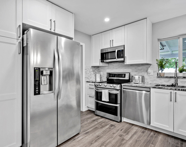 6860 Tyler Street - Photo Thumbnail 12