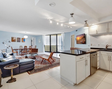 2800 N Ocean Drive - Photo Thumbnail 5