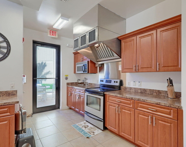 2800 N Ocean Drive - Photo Thumbnail 51