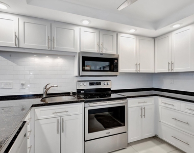 2800 N Ocean Drive - Photo Thumbnail 8