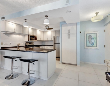 2800 N Ocean Drive - Photo Thumbnail 6